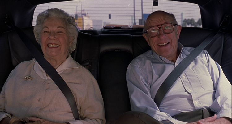 Irene (Jeanne Bates) and her husband smile in the back of a cab in Mulholland Drive