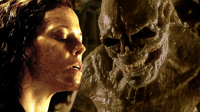 The Alien Queen shows its teeth as it snarls at Ripley (Sigourney Weaver) in Alien Resurrection