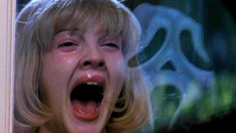 Casey sees the reflection of the Ghostface killer in her window and screams