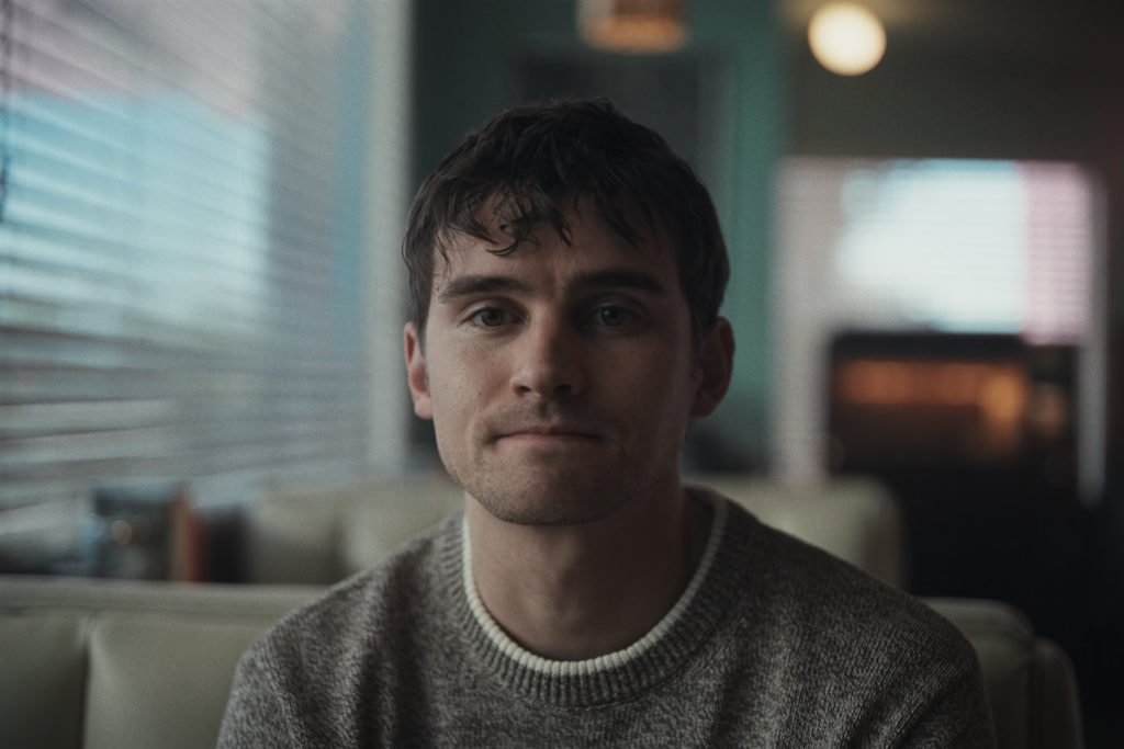 Bear in the opening scene of Obsession